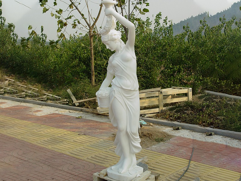 西方女神石雕像