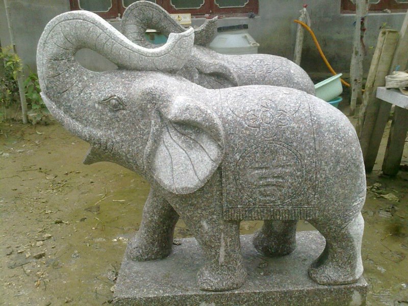 花岗岩石雕小象