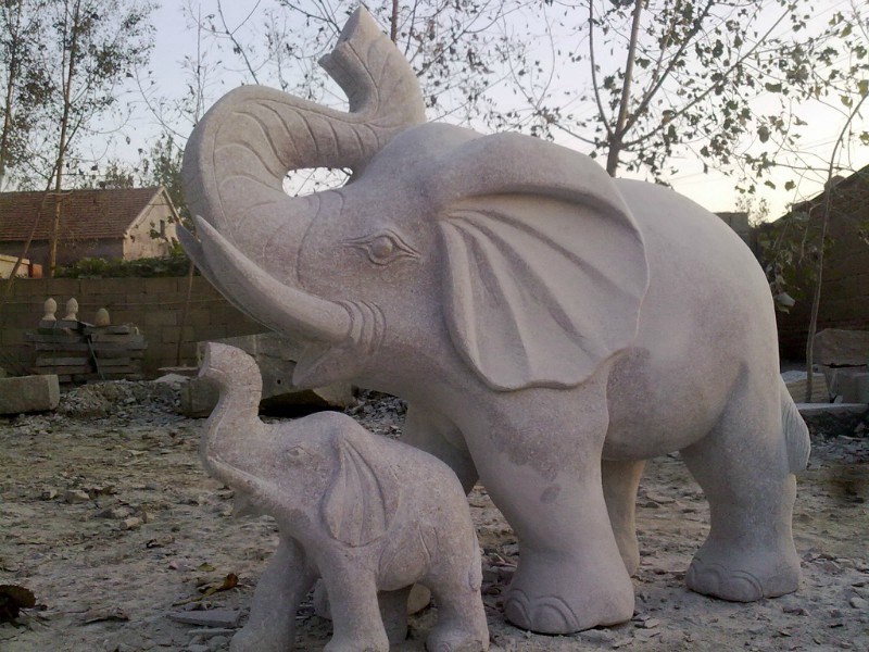 石雕草坪母子象