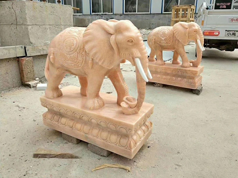 吉祥石雕大象