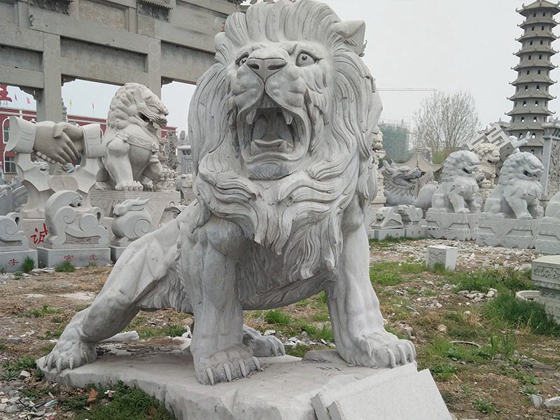 公园石雕狮子