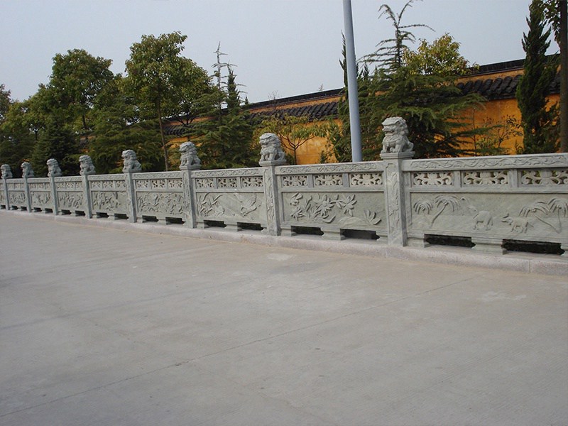 寺庙狮子头造型雕花石栏杆