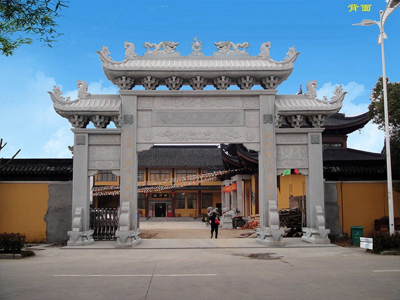 村庄村口三门三楼石牌坊建造