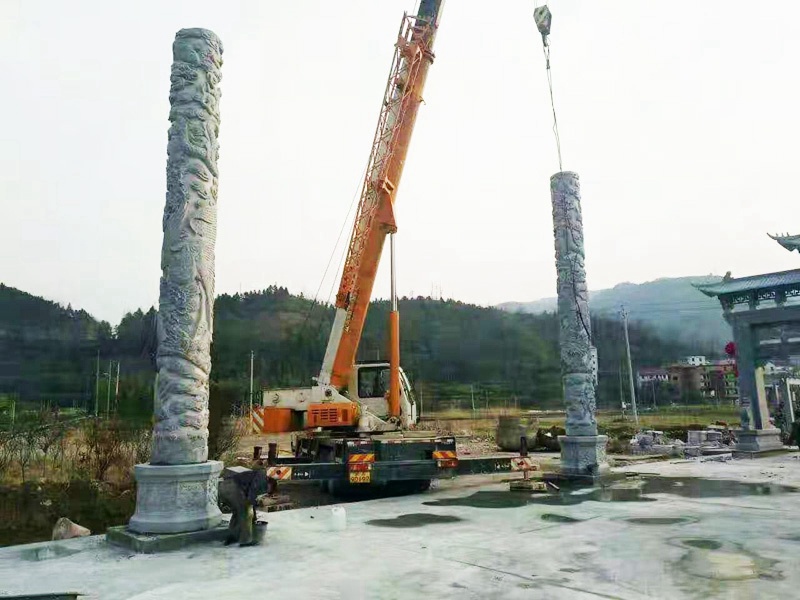 石雕盘龙柱安装